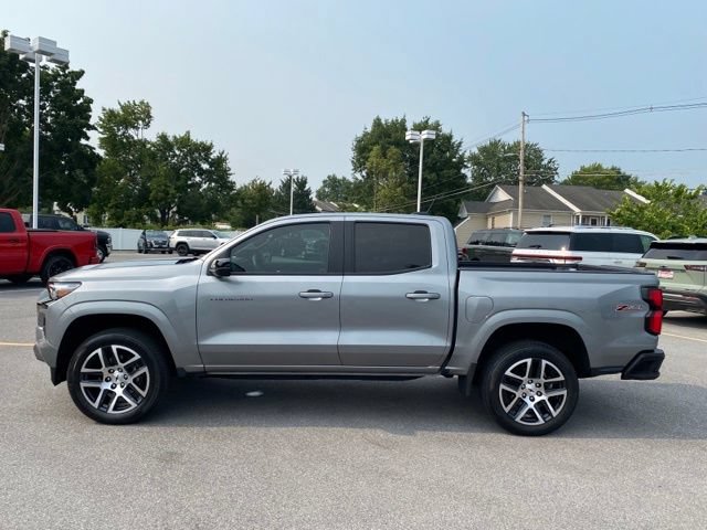 Used 2023 Chevrolet Colorado Z71 w/ Z71 Convenience Package 2 AWD/4WD image 2