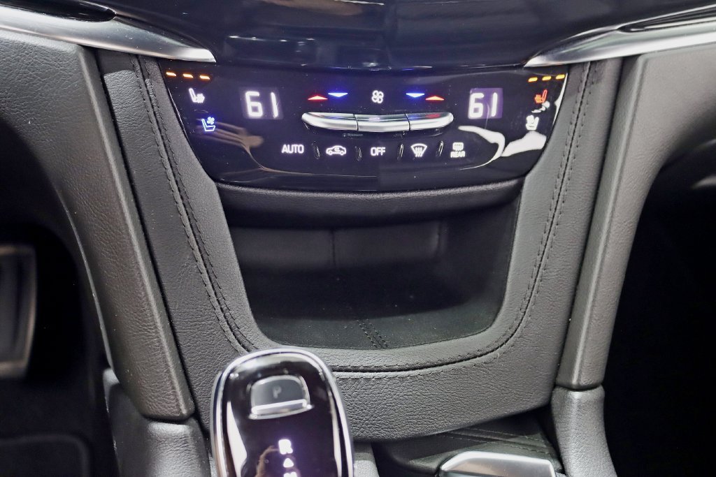 Used 2024 Cadillac XT6 Sport w/ Platinum Package AWD/4WD image 23