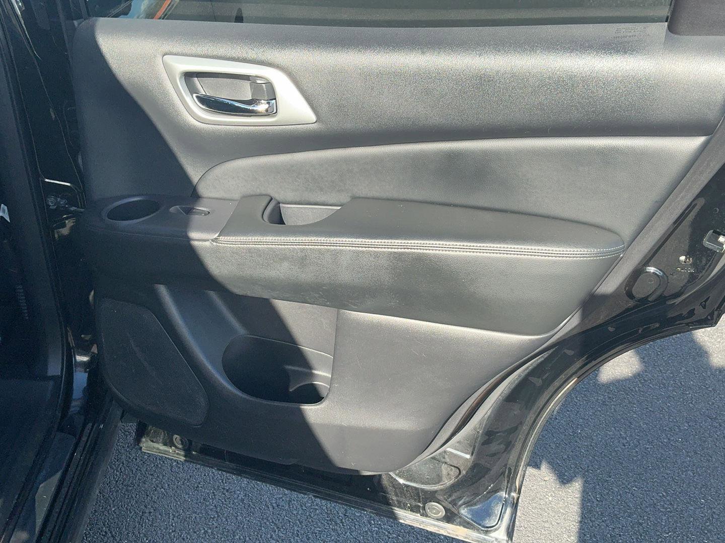 Used 2019 Nissan Pathfinder Platinum image 30