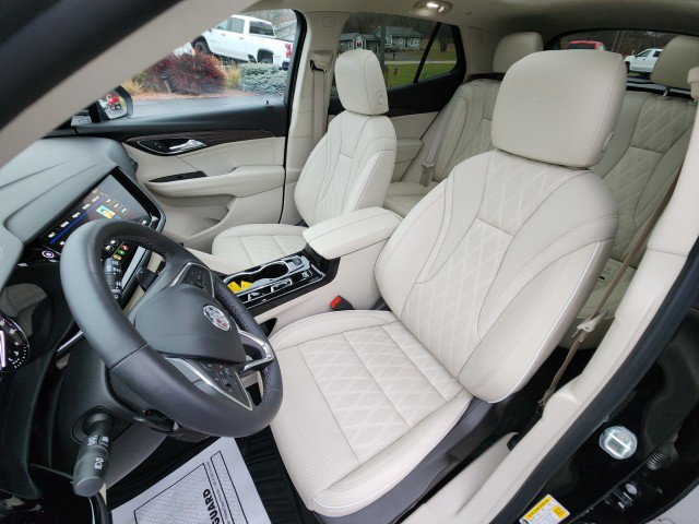 Used 2023 Buick Envision Avenir image 31