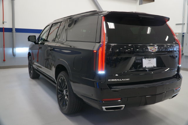 Used 2025 Cadillac Escalade ESV Premium Luxury w/ Touring Package AWD/4WD image 3