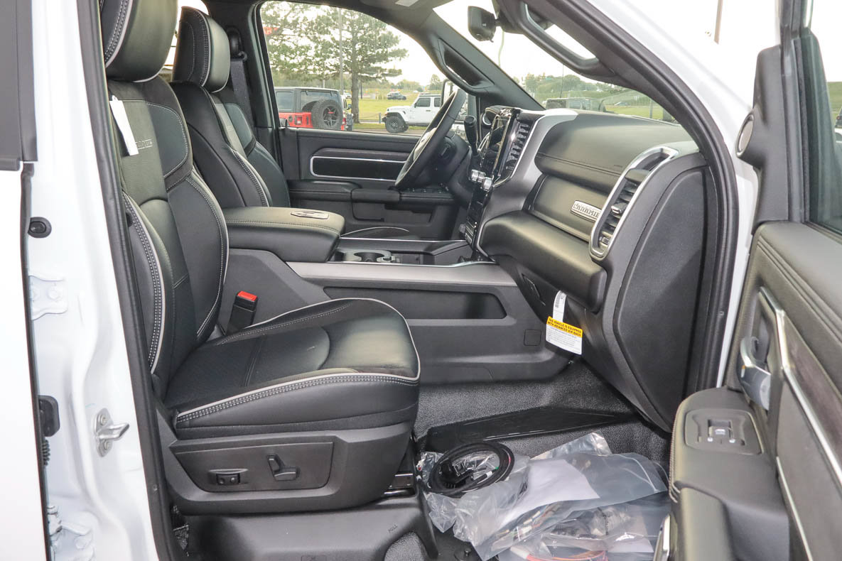 New 2027 RAM 5500 4x4 Crew Cab w/ Laramie Trim Package image 24