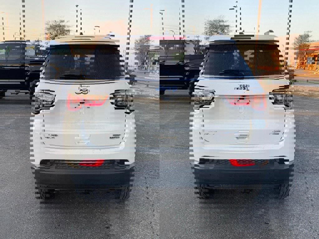 Used 2025 Jeep Compass Latitude image 6