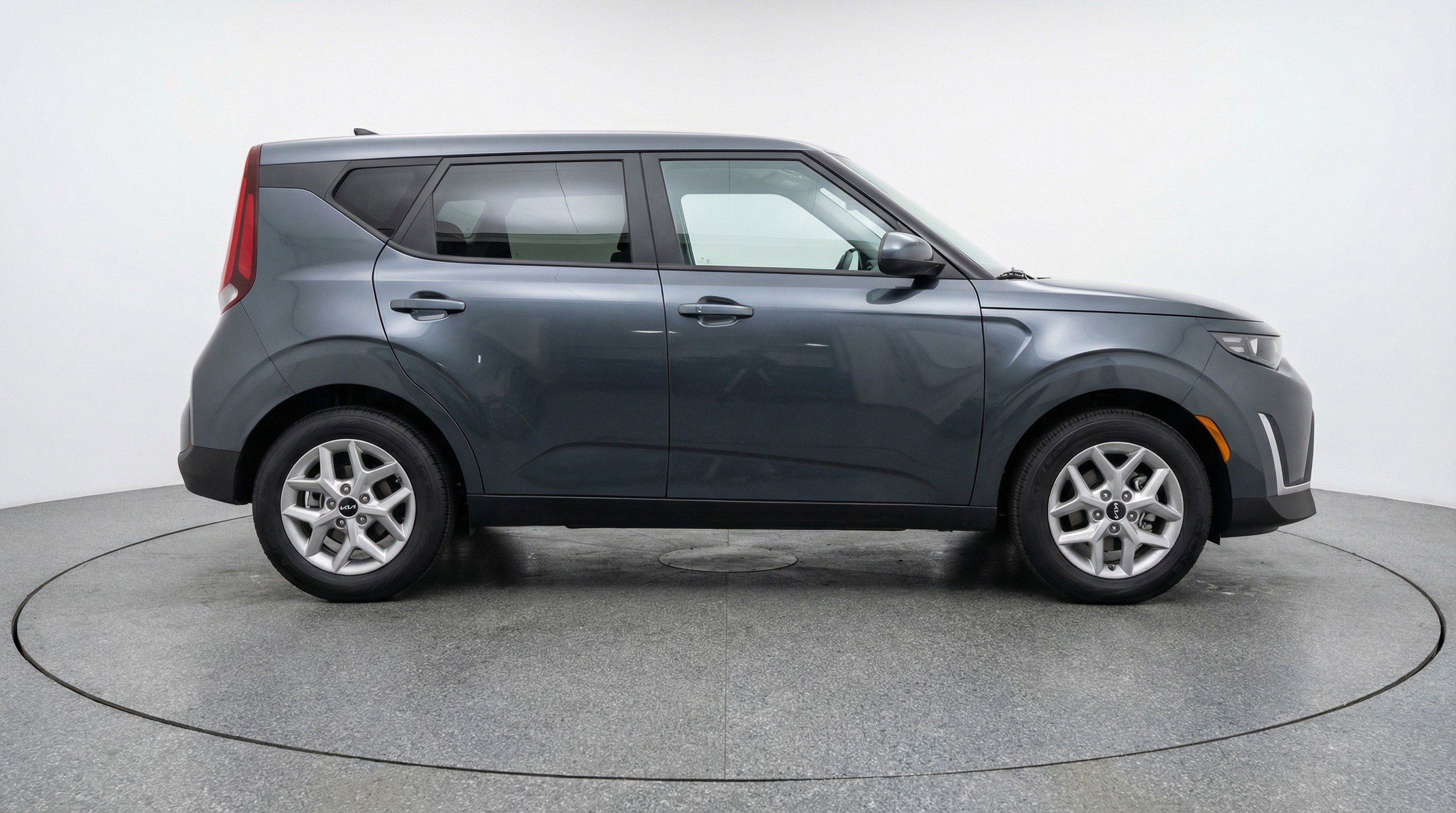Used 2025 Kia Soul LX w/ LX Technology Package FWD image 11