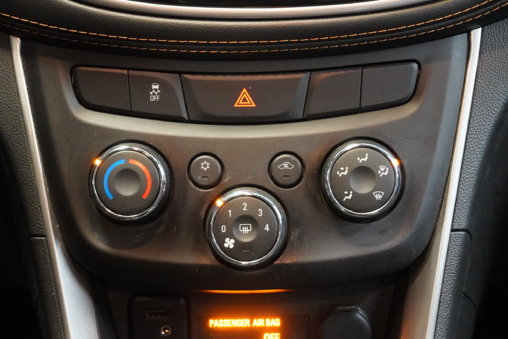 Used 2020 Chevrolet Trax LT w/ Driver Confidence Package FWD image 20