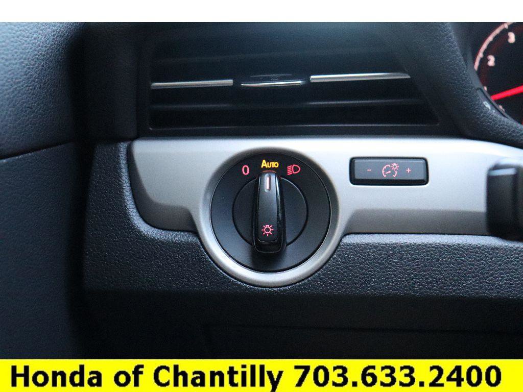 Used 2020 Volkswagen Passat 2.0T SE w/ Sunroof Package image 14