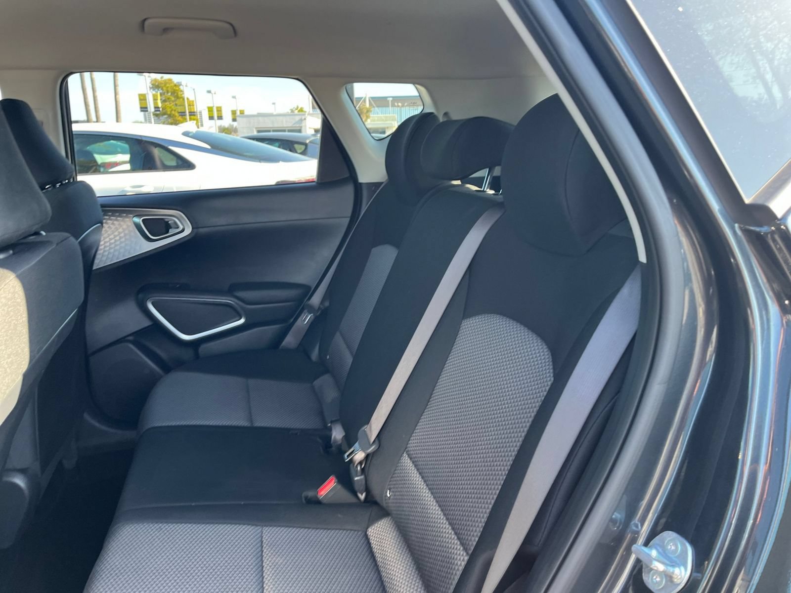 Used 2025 Kia Soul LX w/ LX Technology Package FWD image 25