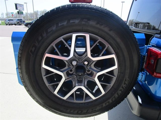 Used 2024 Jeep Wrangler Sahara AWD/4WD image 18