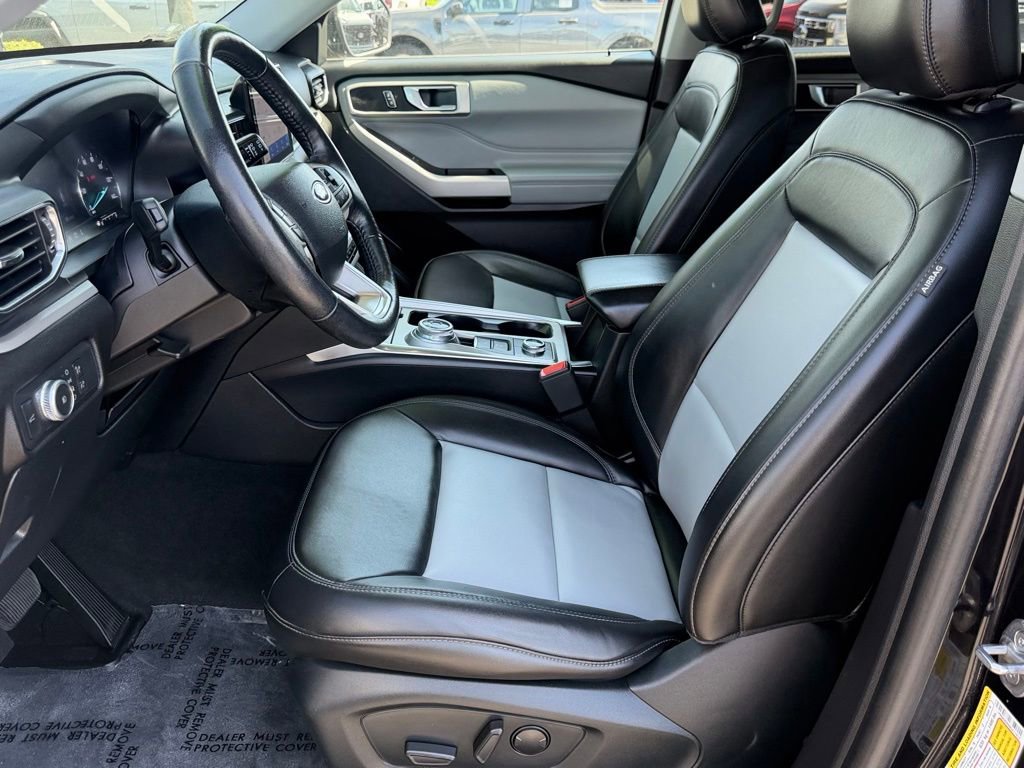 Certified 2022 Ford Explorer XLT w/ Equipment Group 202A image 16