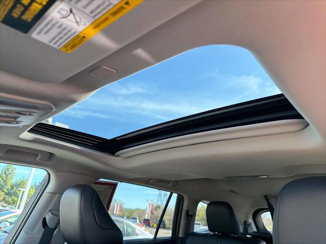 Certified 2025 Toyota Highlander XLE FWD image 11