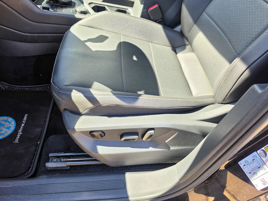 Used 2020 Volkswagen Tiguan SE w/ Panoramic Sunroof Package AWD/4WD image 13