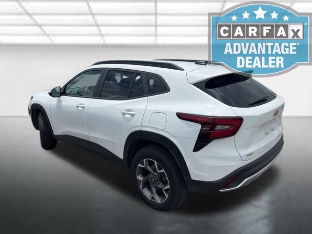 Used 2025 Chevrolet Trax LT FWD image 3