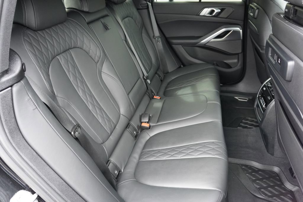 Used 2023 BMW X6 xDrive40i w/ Executive Package image 27