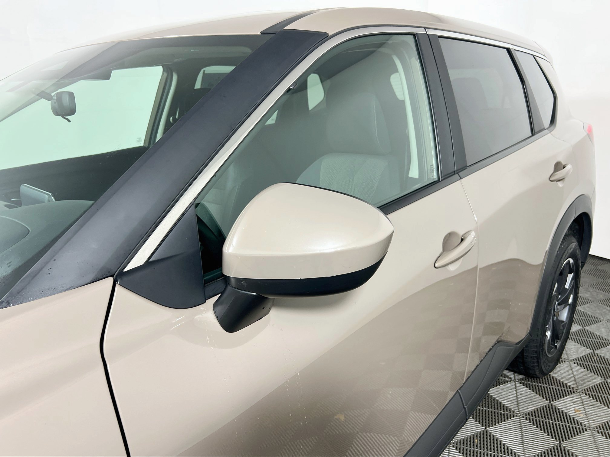 Used 2025 Nissan Rogue SV FWD image 12