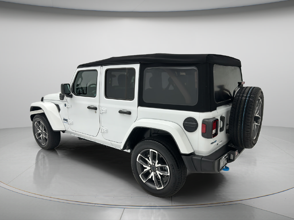 Used 2024 Jeep Wrangler Unlimited w/ Convenience Group AWD/4WD image 4