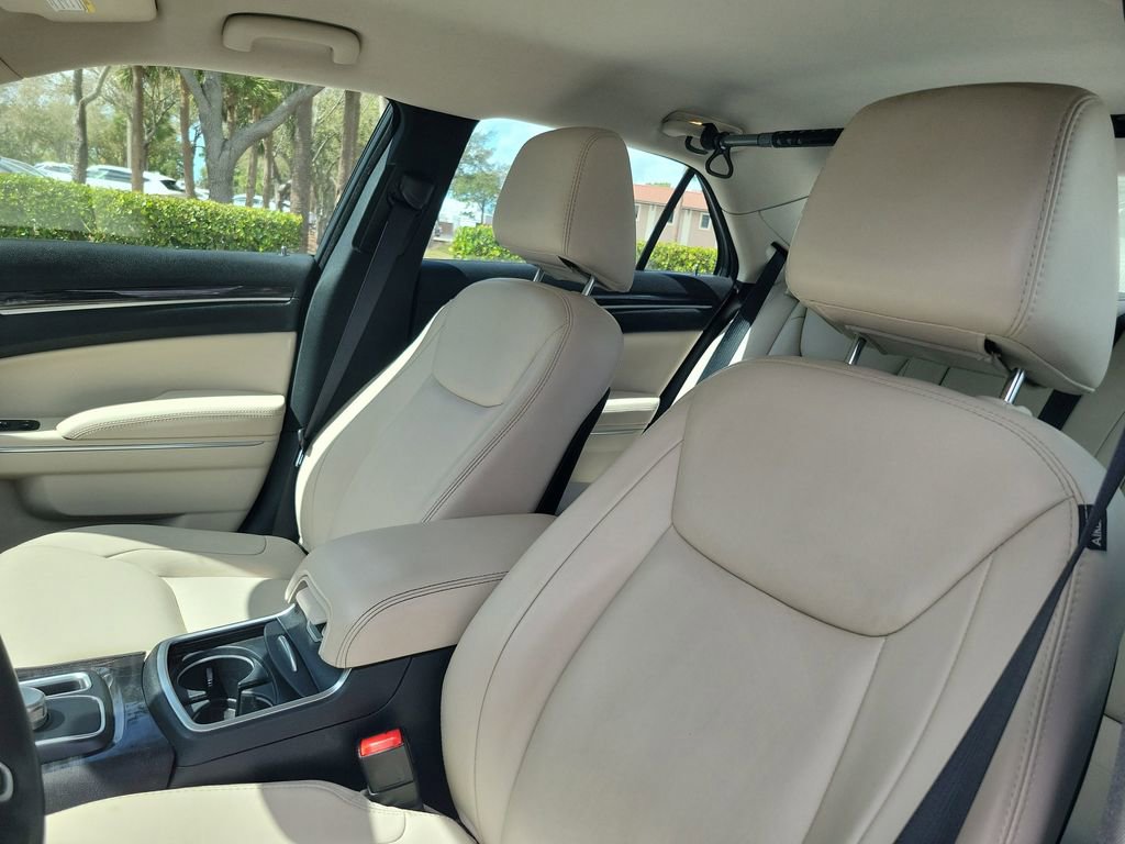 Used 2016 Chrysler 300 Limited w/ Driver Convenience Group image 21