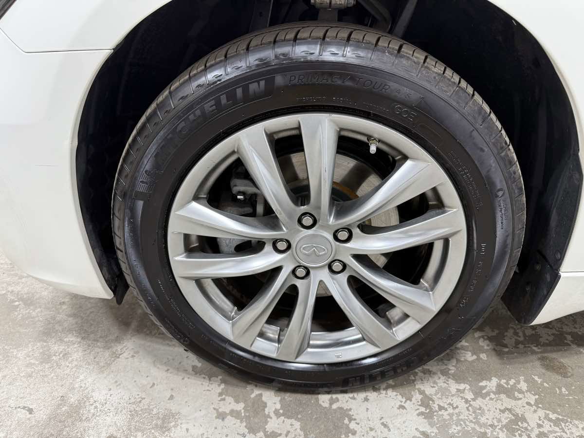 Used 2015 INFINITI Q70 3.7 w/ Technology Package image 7