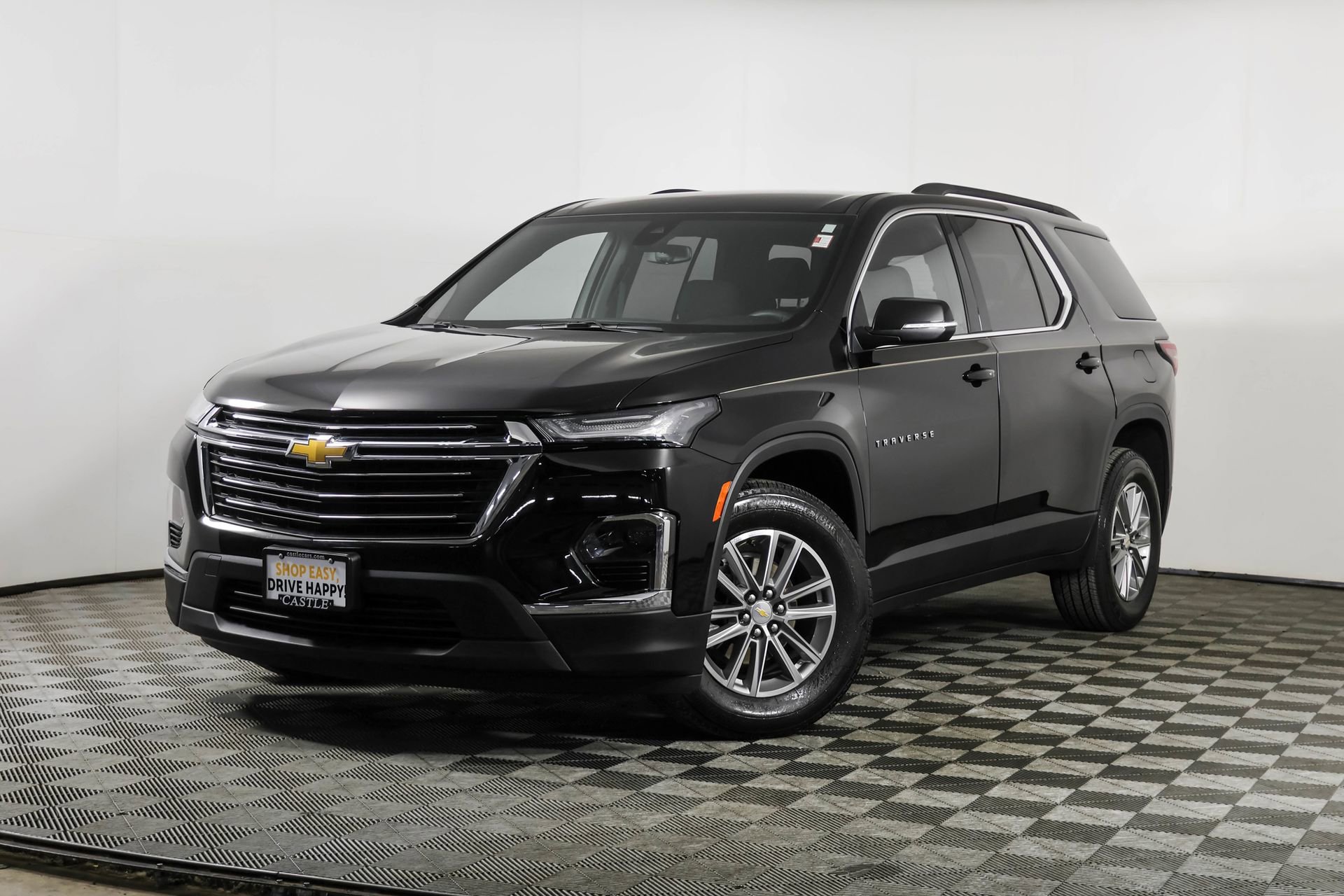 Used 2023 Chevrolet Traverse LT FWD image 2