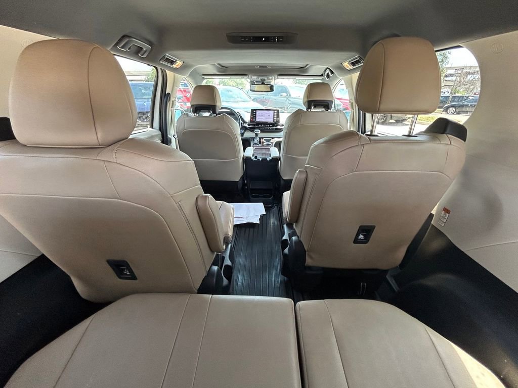 Used 2023 Toyota Sienna XLE FWD image 15