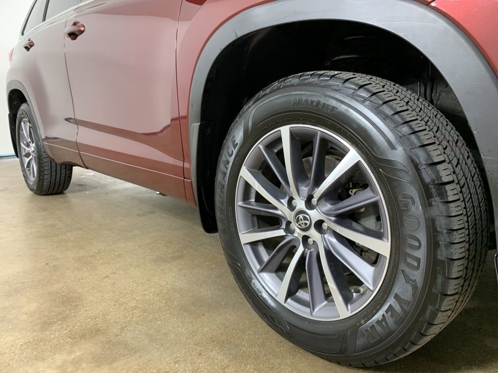 Used 2018 Toyota Highlander XLE AWD/4WD image 6