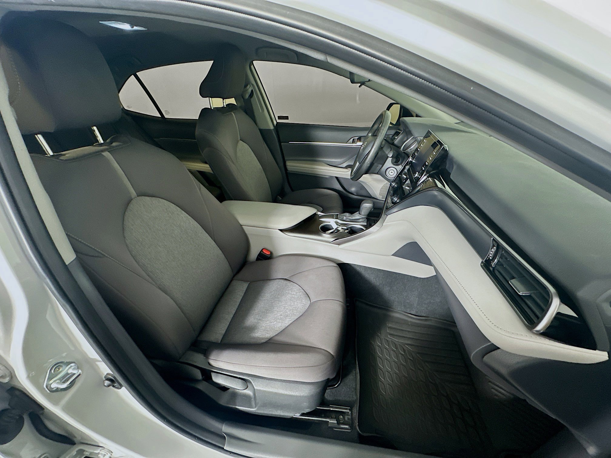 Used 2024 Toyota Camry LE FWD image 30