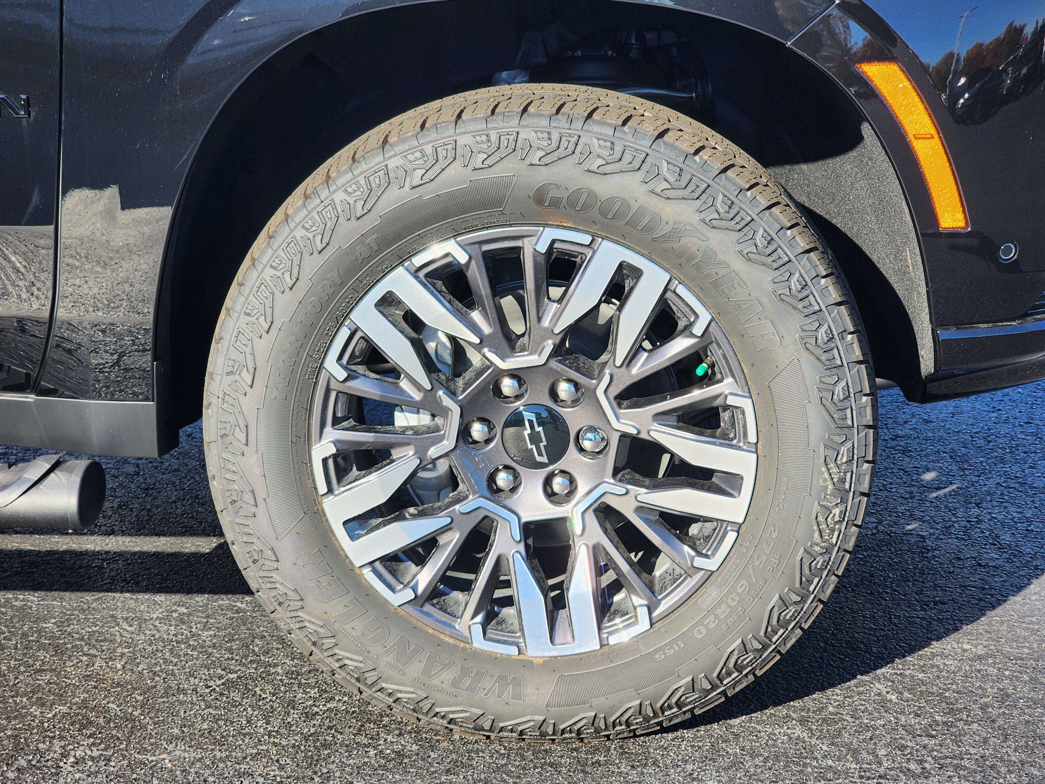 New 2026 Chevrolet Suburban Z71 w/ Comfort Package image 6