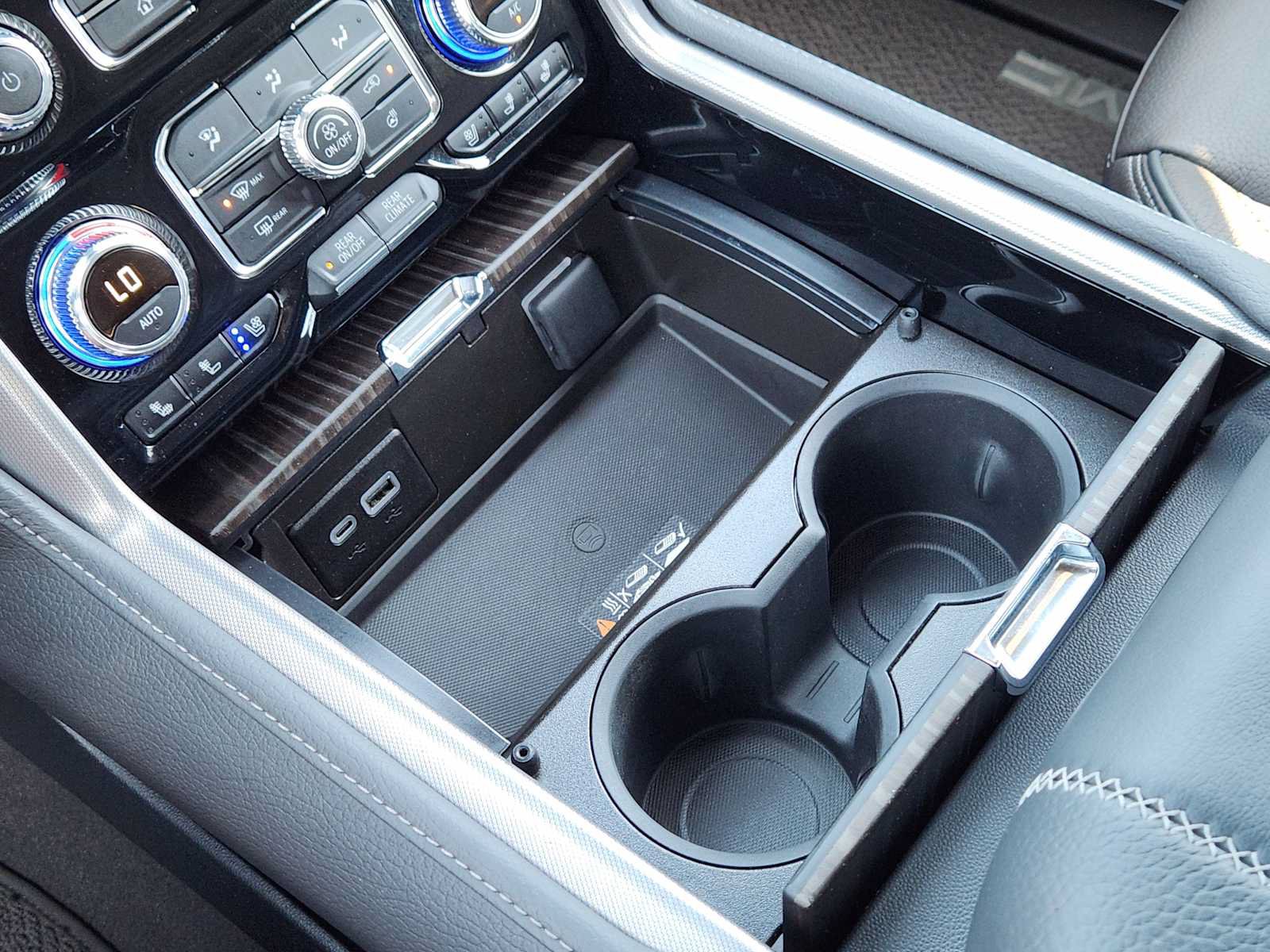Certified 2024 GMC Yukon XL Denali w/ Denali Reserve Package AWD/4WD image 21