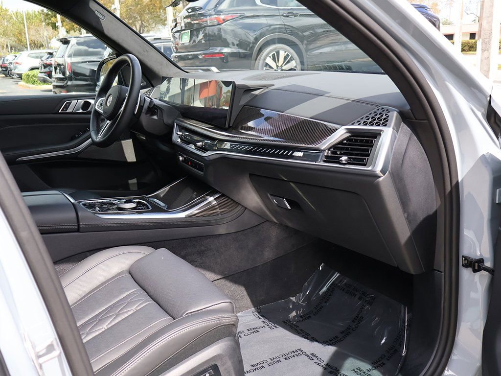 Used 2026 BMW X7 M60i image 32