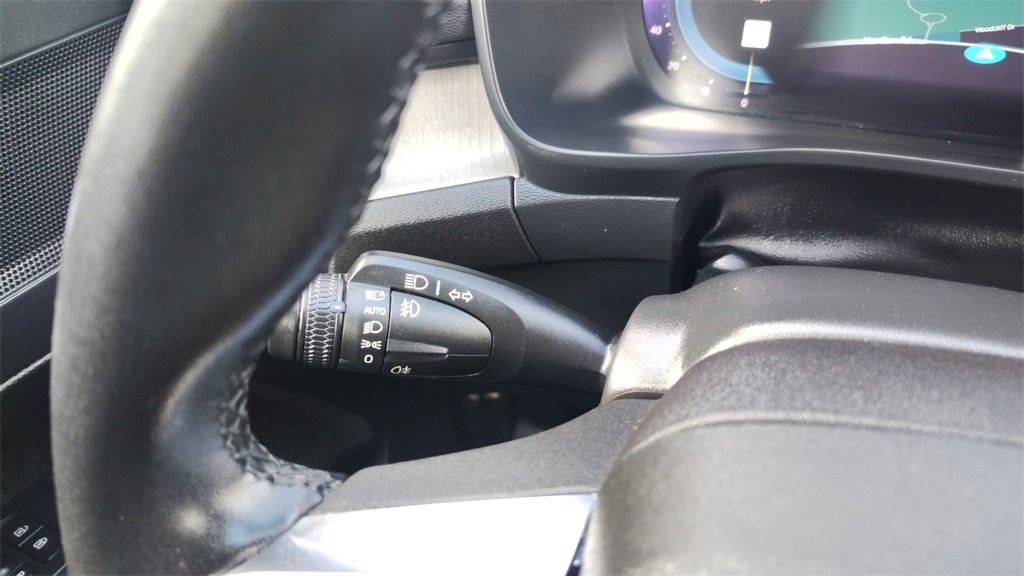 Certified 2023 Volvo XC40 B5 Plus w/ Driver Assist Package image 18