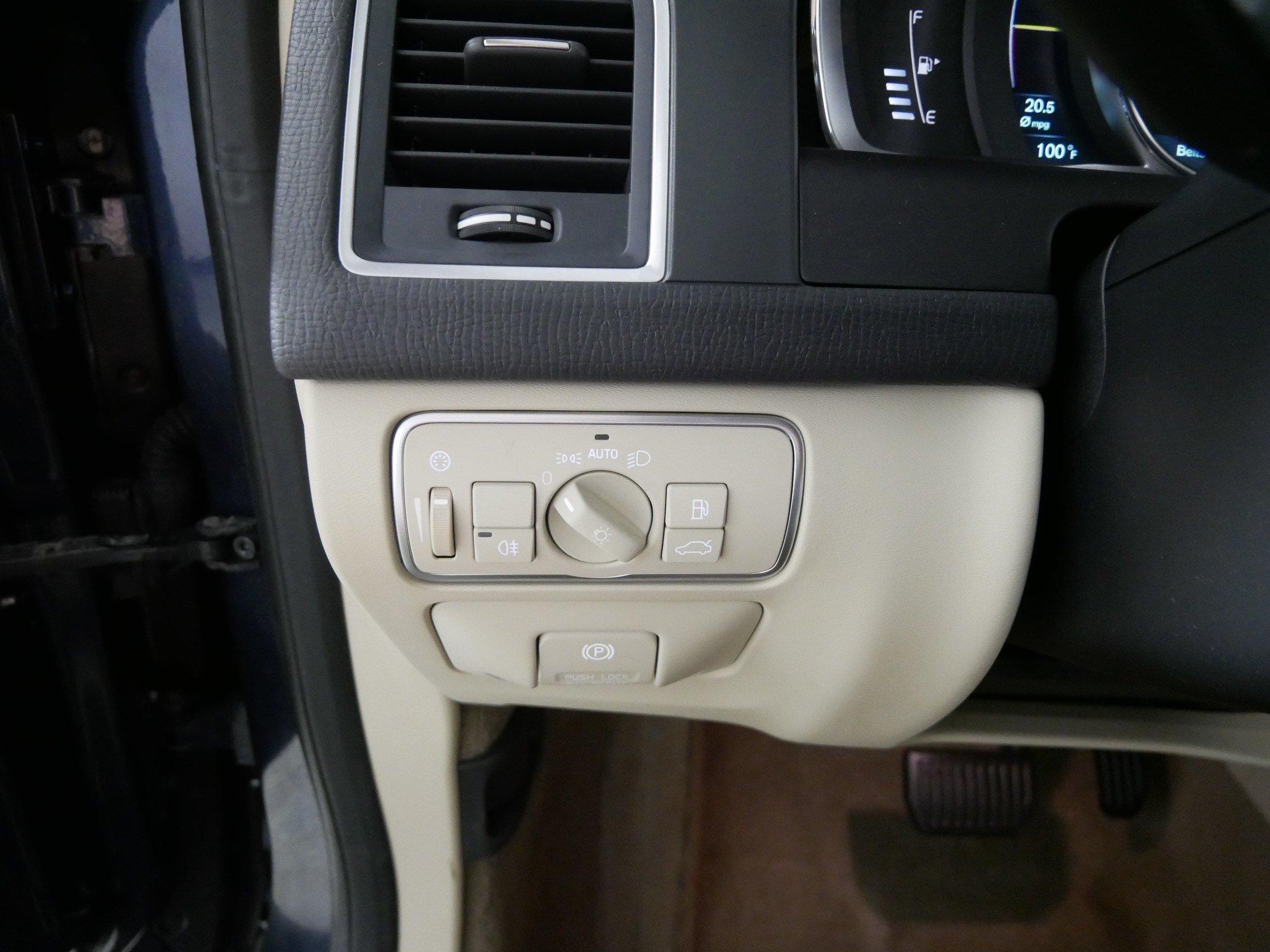 Used 2015 Volvo XC60 T6 AWD/4WD image 26
