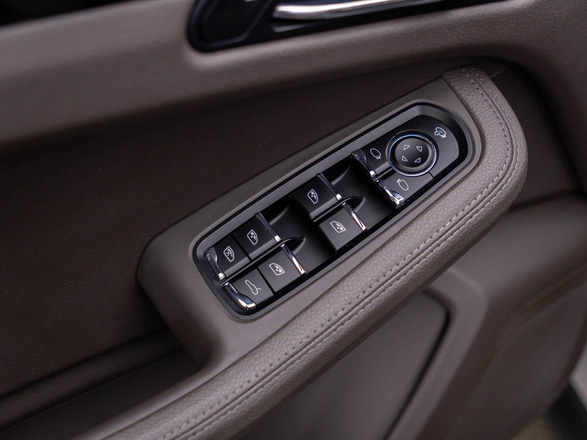 Certified 2023 Porsche Macan AWD/4WD image 15