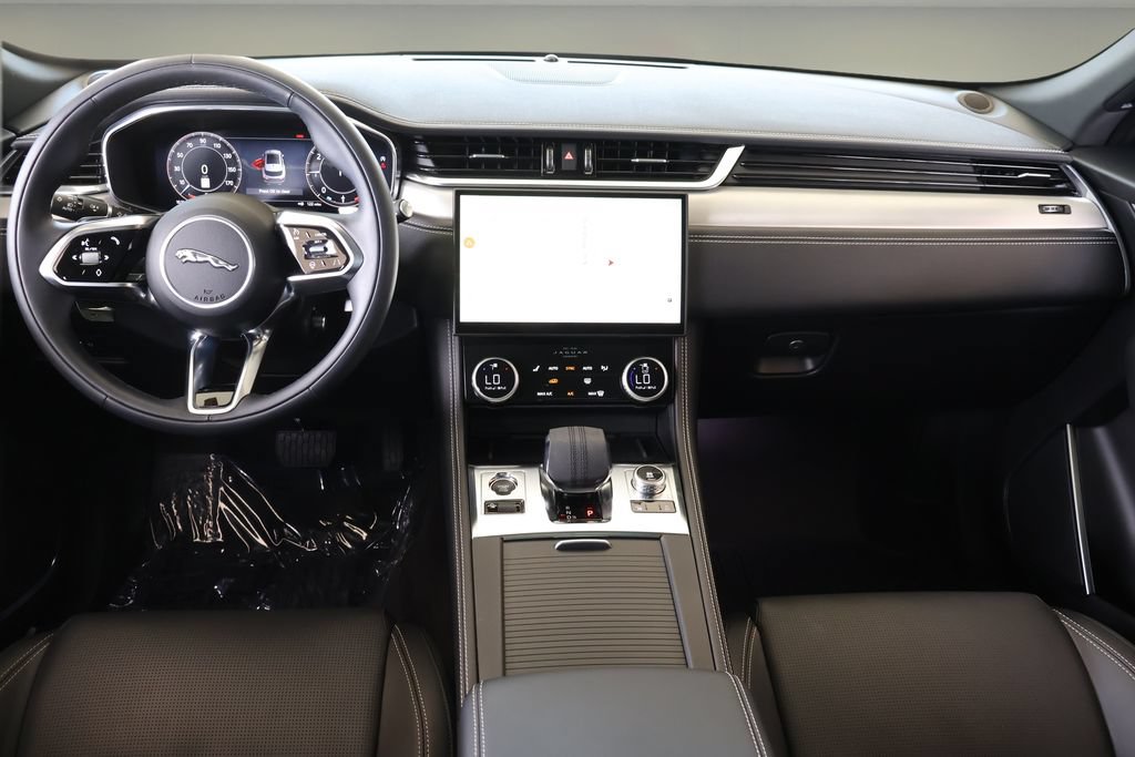 Used 2024 Jaguar F-PACE R-Dynamic S AWD/4WD image 12