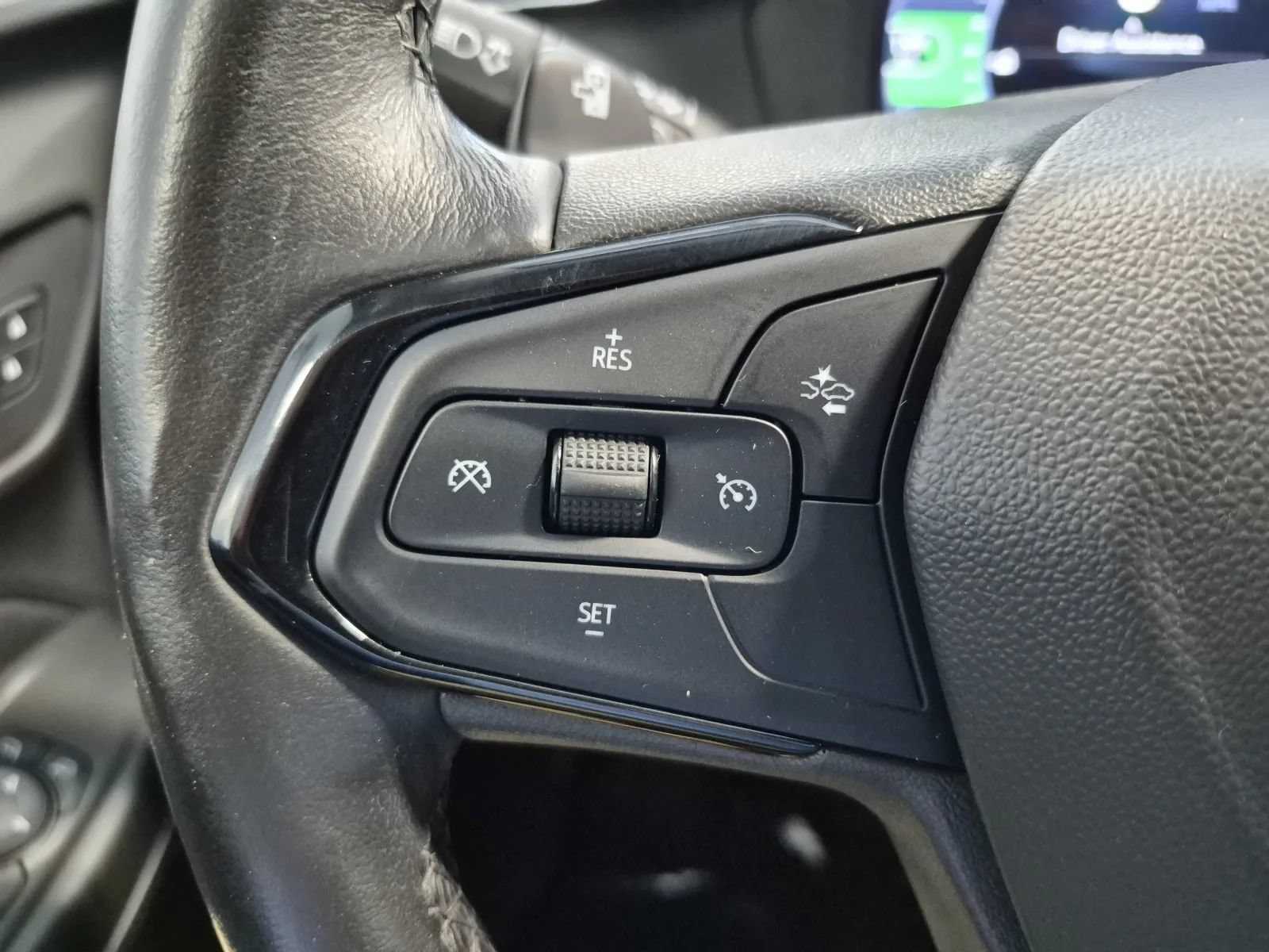 Used 2023 Chevrolet Bolt EUV LT w/ Comfort Package FWD image 29