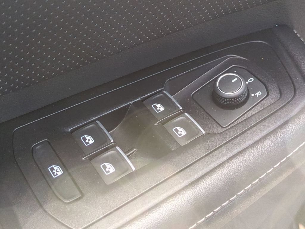 Used 2024 Volkswagen Atlas SE AWD/4WD image 12