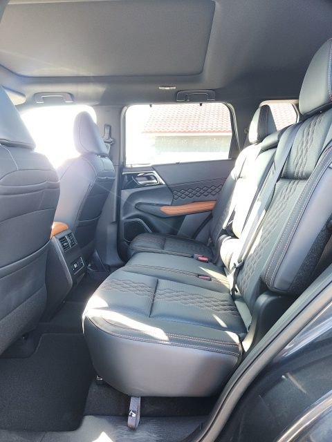 New 2024 Mitsubishi Outlander SEL image 12