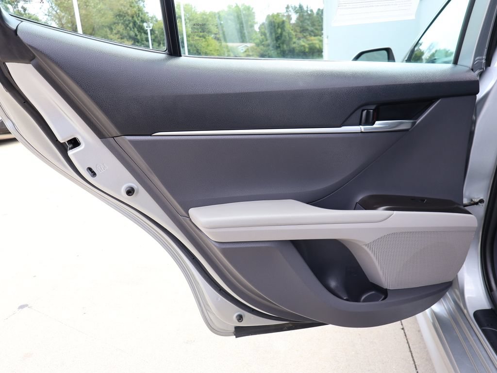 Used 2022 Toyota Camry SE FWD image 22