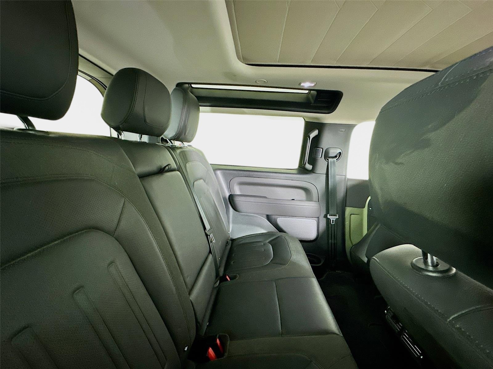 Used 2021 Land Rover Defender 90 First Edition image 38