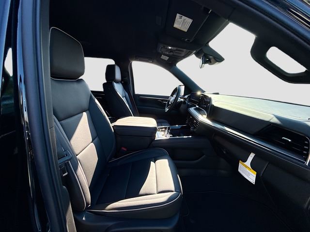 New 2025 Chevrolet Suburban Premier image 31