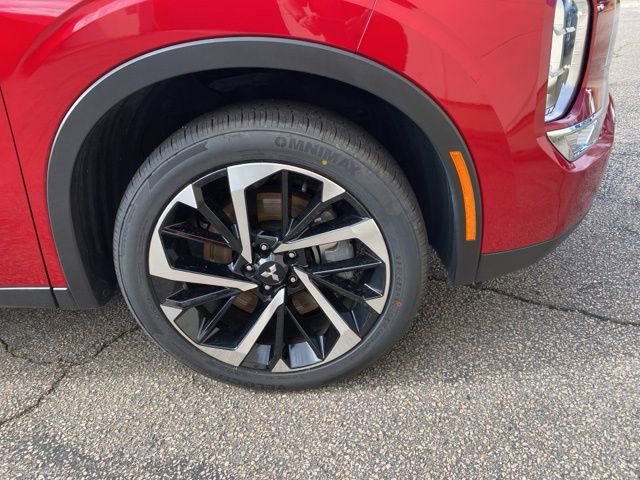 Used 2023 Mitsubishi Outlander SE Black Edition image 24