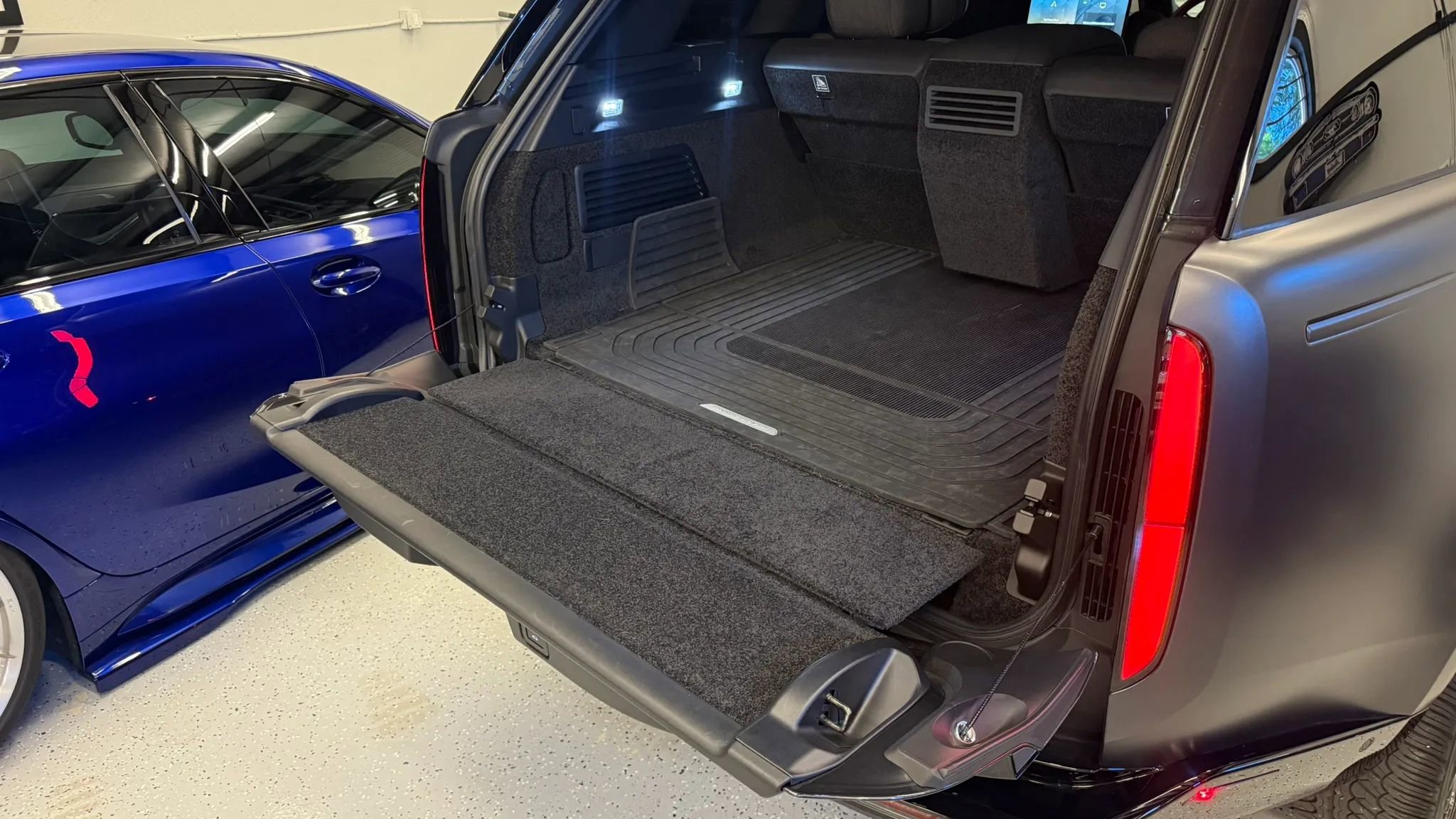 Used 2025 Land Rover Range Rover SV AWD/4WD image 28