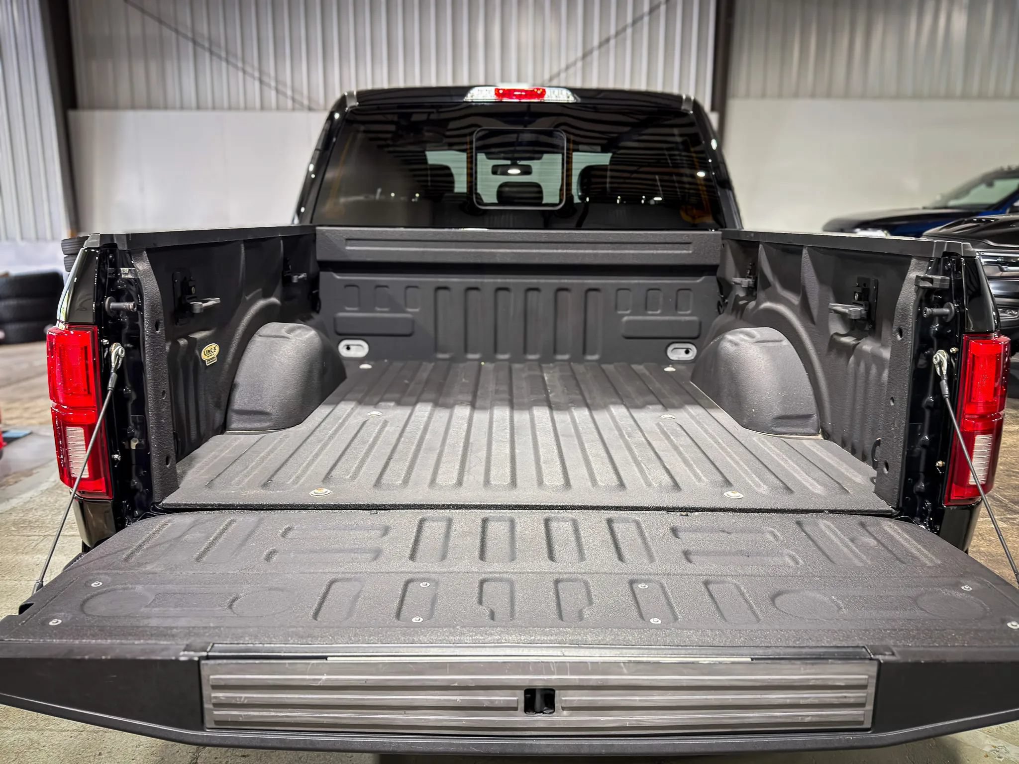 Used 2018 Ford F150 Platinum w/ FX4 Off-Road Package AWD/4WD image 8