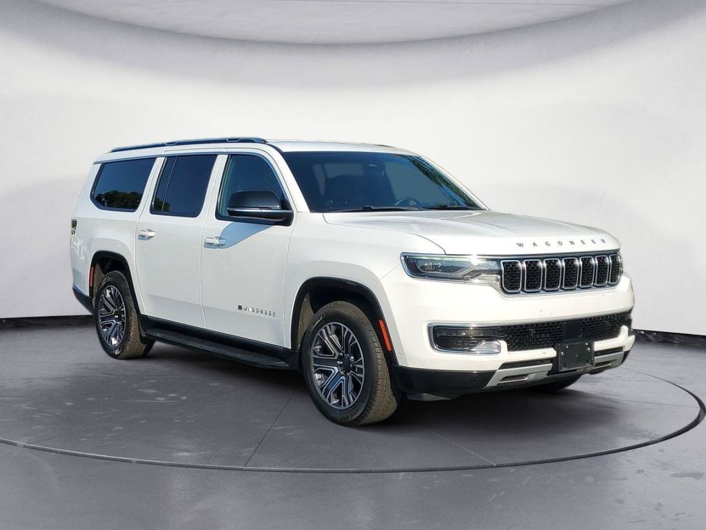 Used 2024 Jeep Wagoneer L Series II w/ Flexible Seating Group AWD/4WD image 2