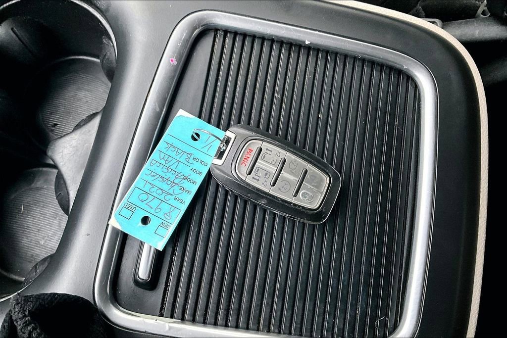 Used 2021 Chrysler Pacifica Touring-L image 32