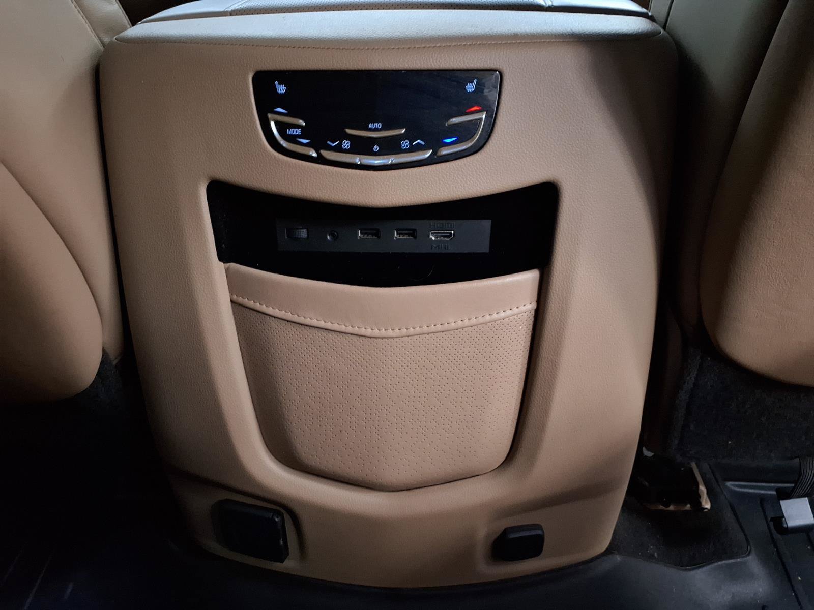 Used 2019 Cadillac Escalade ESV Platinum AWD/4WD image 17