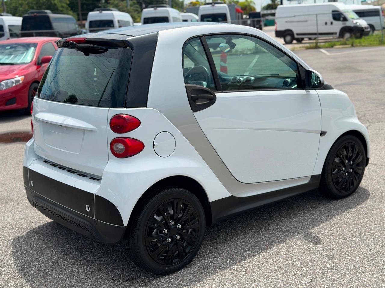 Used 2015 smart fortwo pure RWD image 4