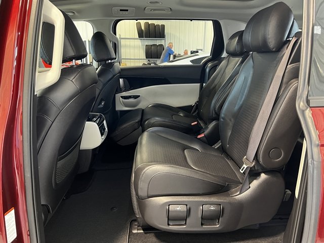 Used 2024 Kia Carnival SX Prestige image 15