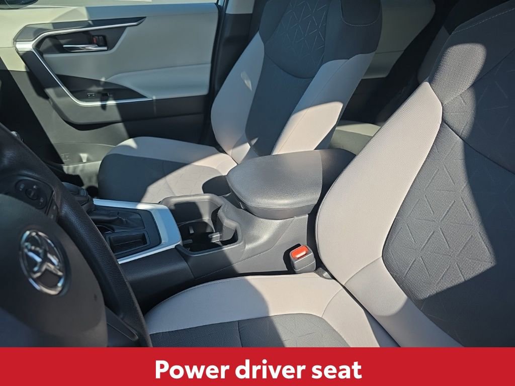 Used 2022 Toyota RAV4 XLE w/ Convenience Package image 18
