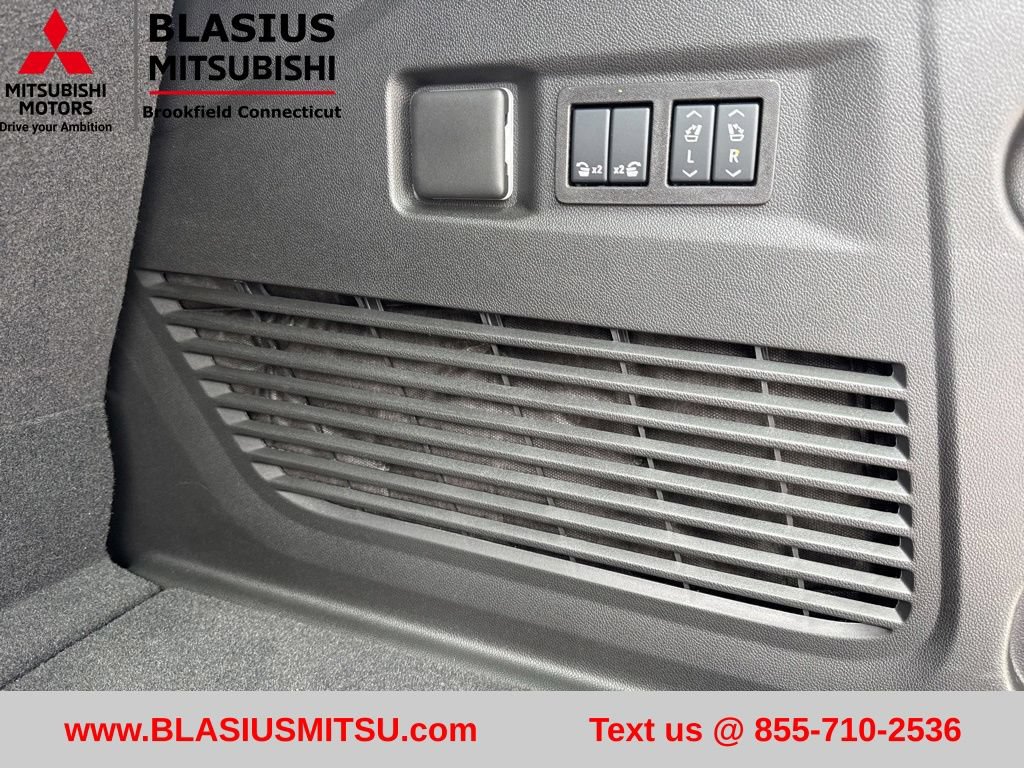 Used 2026 GMC Yukon Denali w/ Sun & Power Step Package AWD/4WD image 12