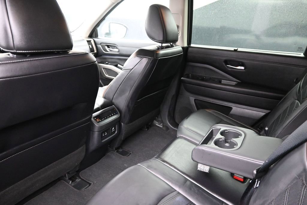 Used 2024 Nissan Pathfinder Platinum w/ Cargo Package AWD/4WD image 32