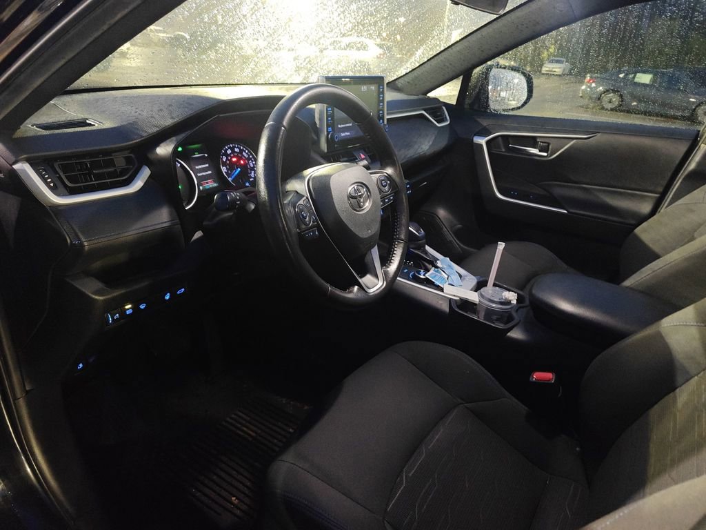 Used 2022 Toyota RAV4 SE w/ Convenience Package image 7